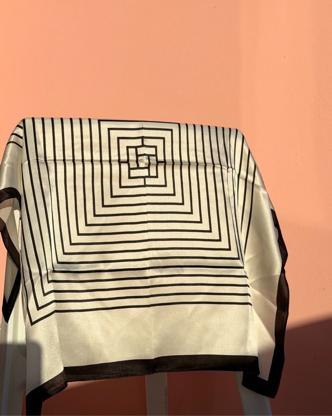 Sidenscarf | Black and White Square | 68 CM