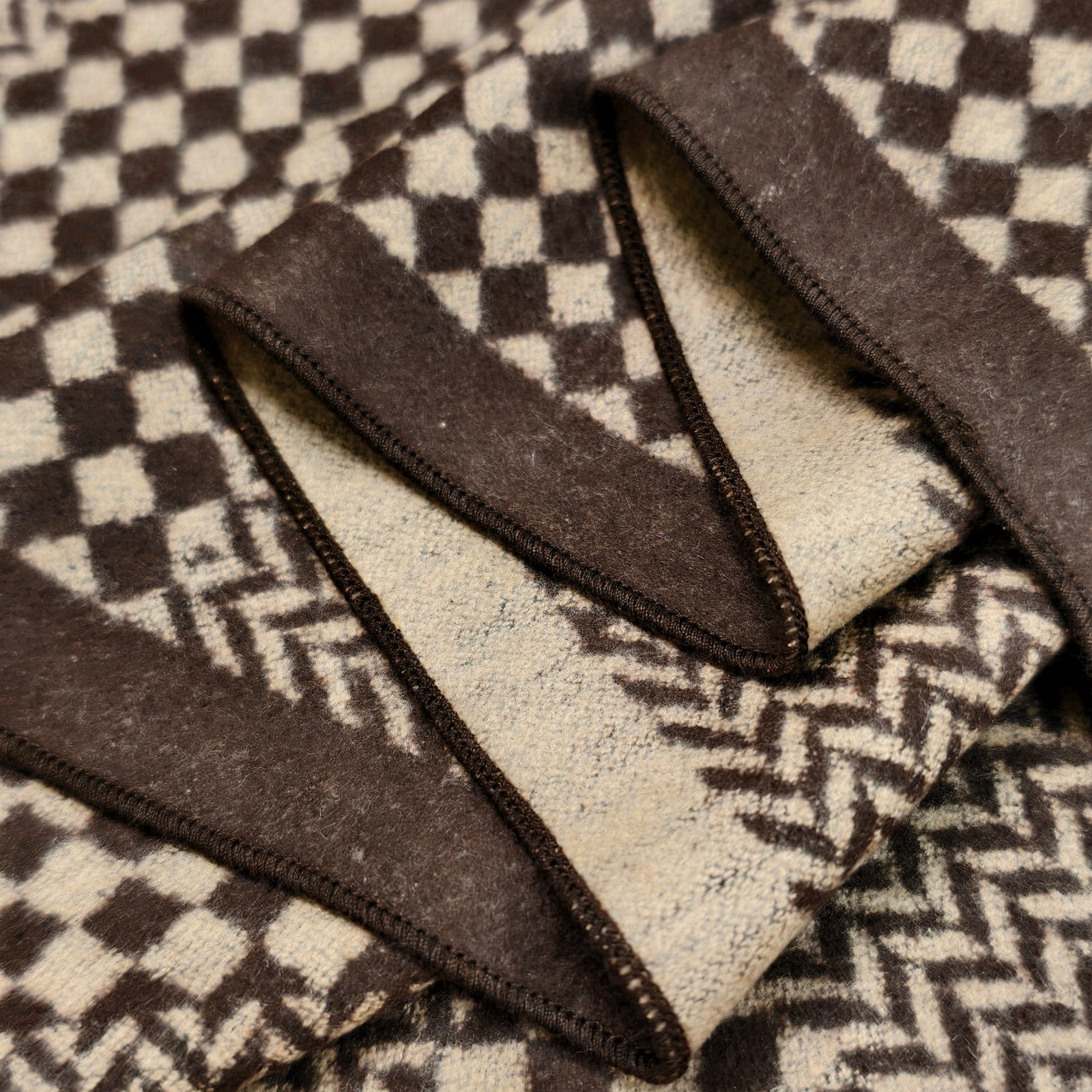 Borstad Siden Halsduk – 100% Mullbär Siden | Heritage Check