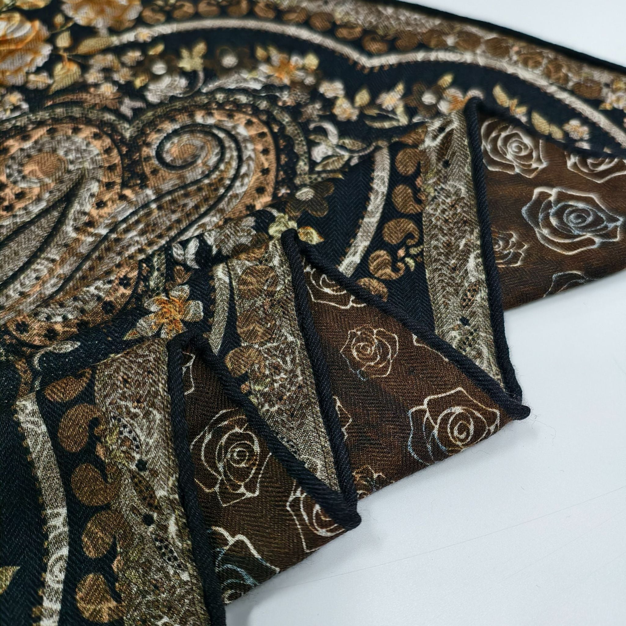 Sidenäsduk - Blå ränder | 68 CM