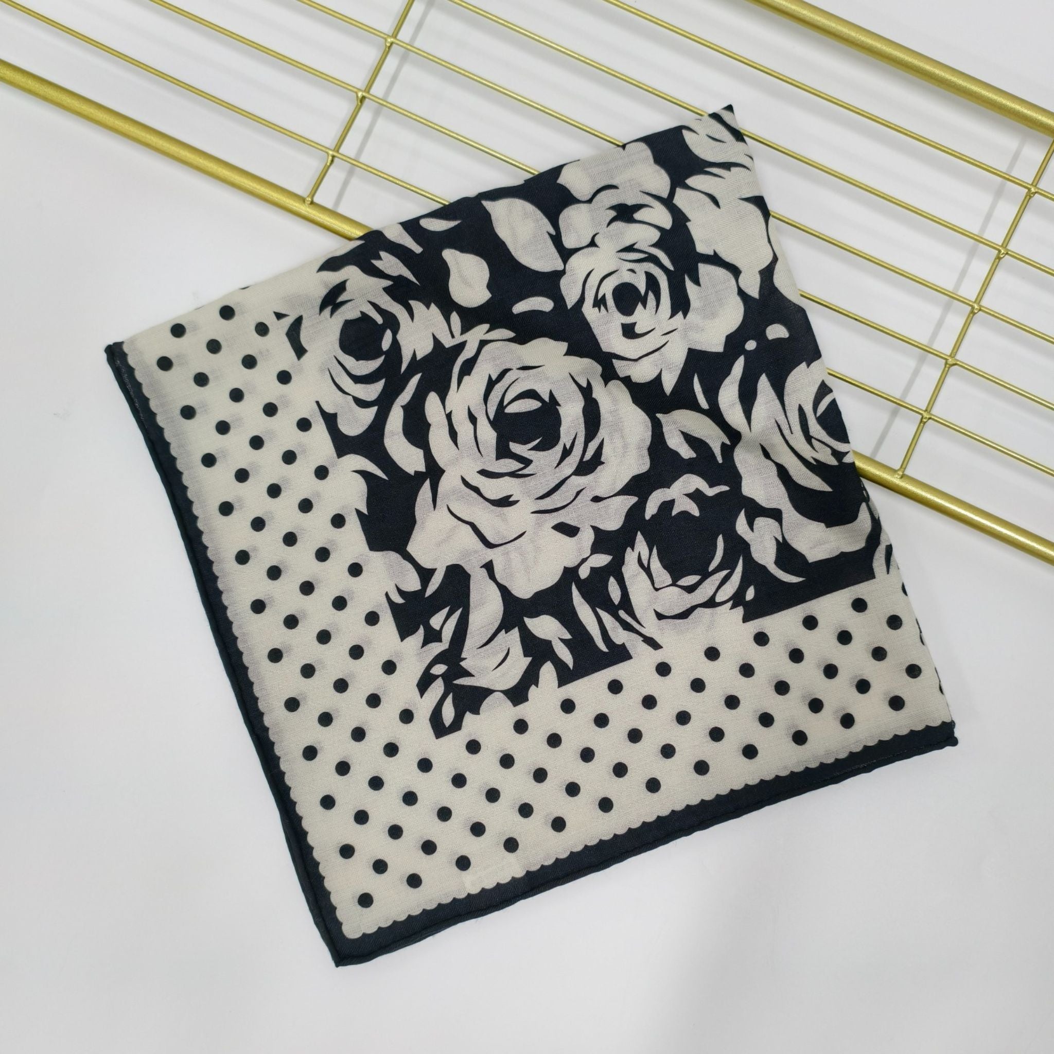 Sidenäsduk - Blå ränder | 68 CM