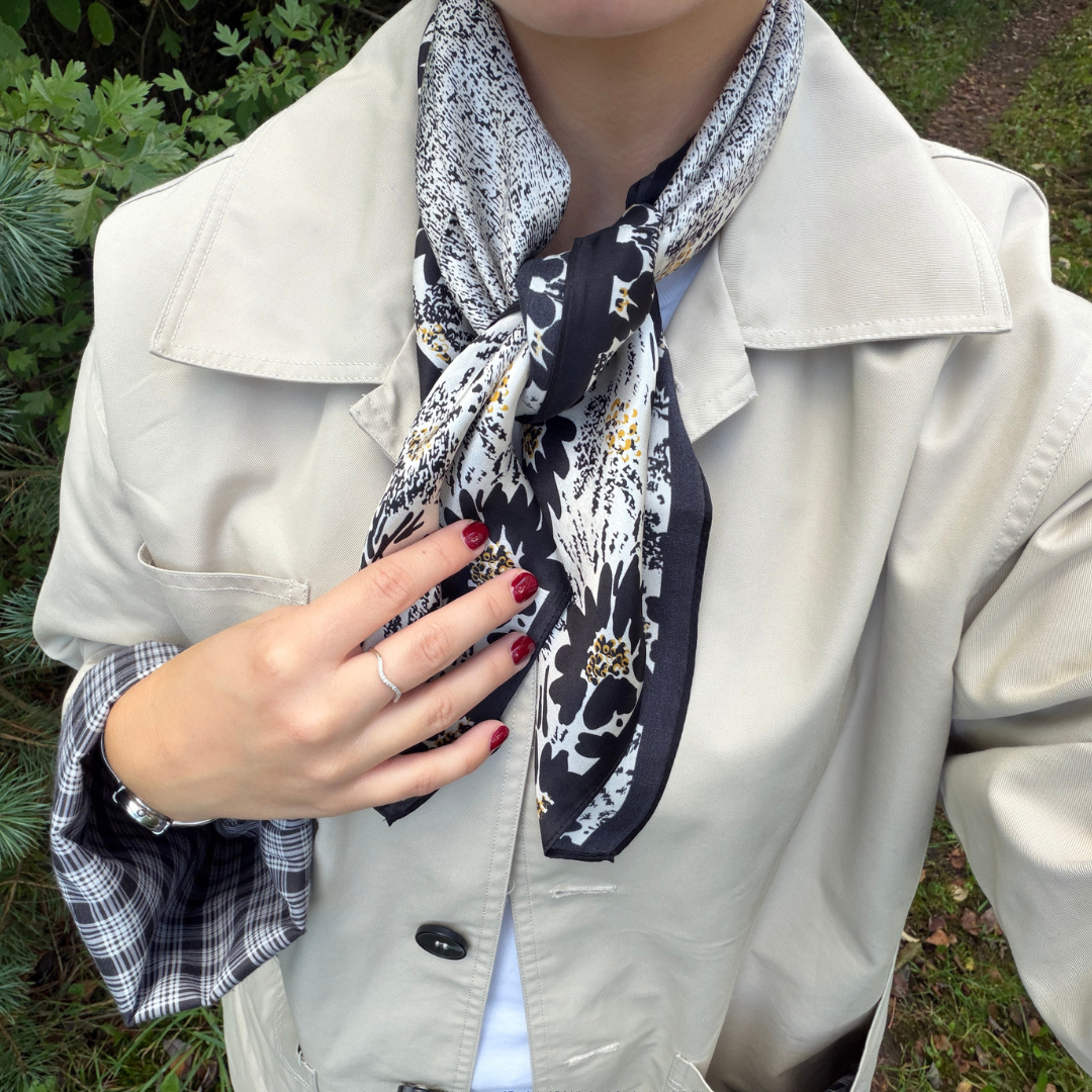 Sidenscarf | Black Flower Mix | 68 CM