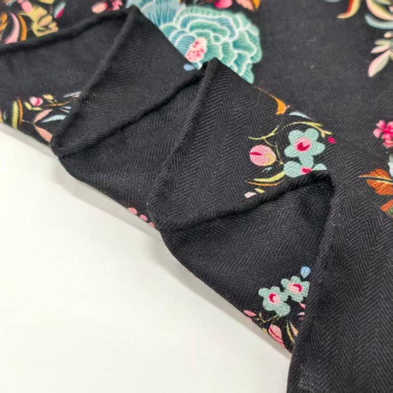 SilkWool Halsduk – 70% Ull / 30% Mulberry Siden | Midnight Botanica