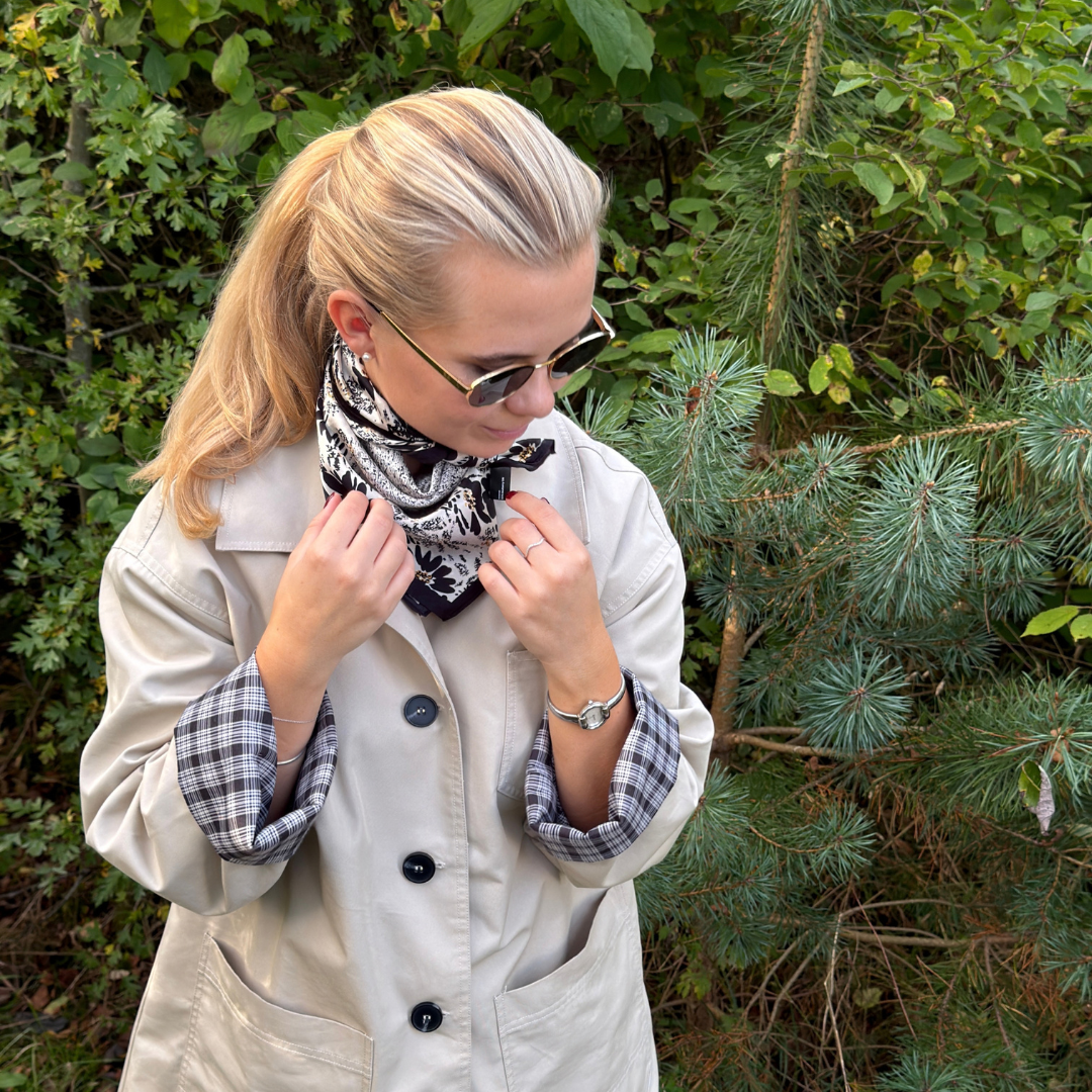 Sidenscarf | Black Flower Mix | 68 CM