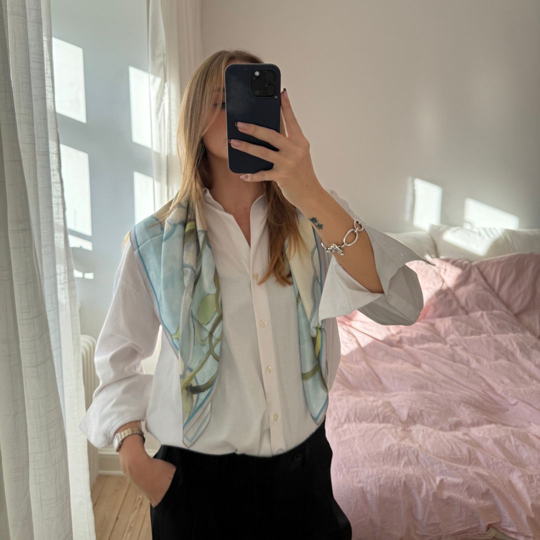 Sidenhalsduk | Light Blue Spring | 90 CM